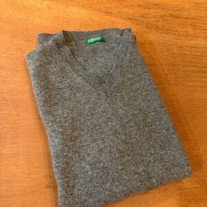 United Colors of Benetton Men’s Wool Gray V-Neck Sweater Vest Size Medium M